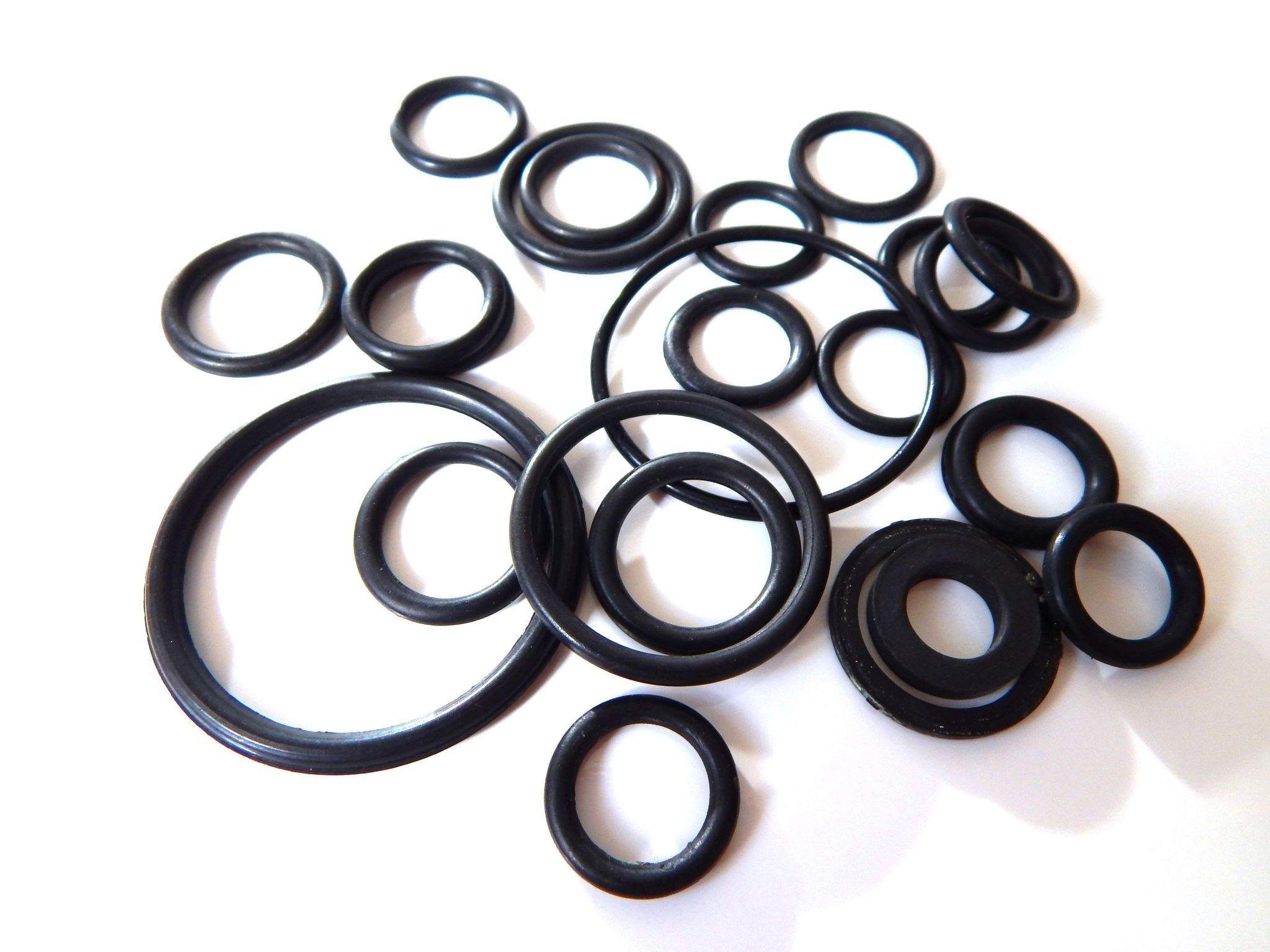 Rubber sealing rings.