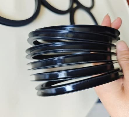 TUTTO COLLTIVO Gomma Ancora Elastica N°5 – 500 Pezzi In EPDM Per Legare Piante E Vigneti, Diametro Max 3,5 Cm, Massima Durata